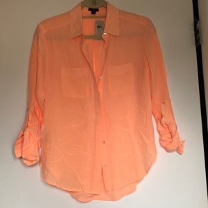 Women’s Ann Taylor silk blouse in peach size ca